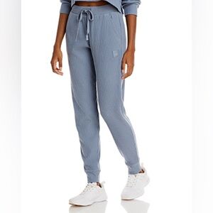 Alo - Muse Sweatpants in “Steele Blue” - Size S